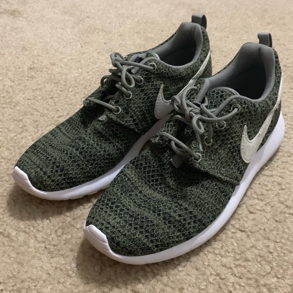 Nike roshes